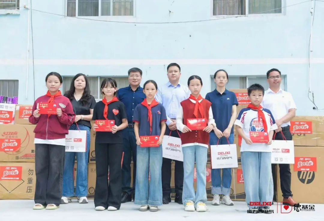 物品发放现场.jpg